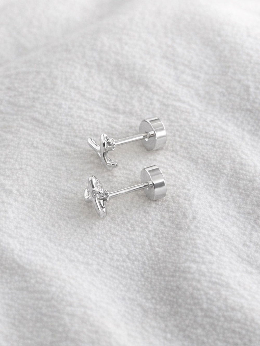 Silver plated stainless steel heart screw back stud earrings - Picture 5 of 5